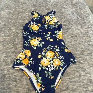 NWT Women’s Cupshe Size XS One Piece Scalloped neck Swimsuit